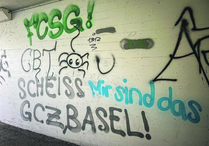 Unschöne Sprayereien in der Unterführung Tänikon.