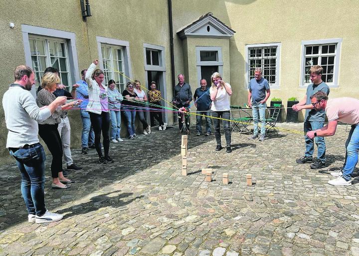 Gemeinderat und Verwaltungsangestellte ziehen im Team an denselben Fäden. Bild: zvg