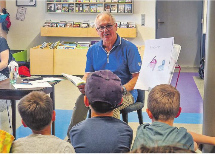 Aurelio Soldini liest in der Schul- und Gemeindebibliothek Elgg.