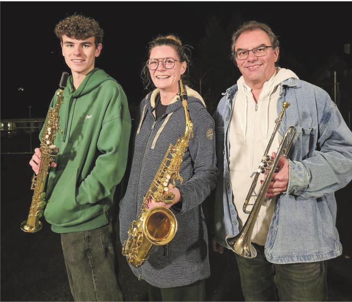 Die drei Initianten Jan Bretscher, Ramona Egli und Christian Meier (v. l. n. r.) freuen sich auf viele Anmeldungen und darauf, Elgg wieder musikalisch zu bewegen. Bild: zVg