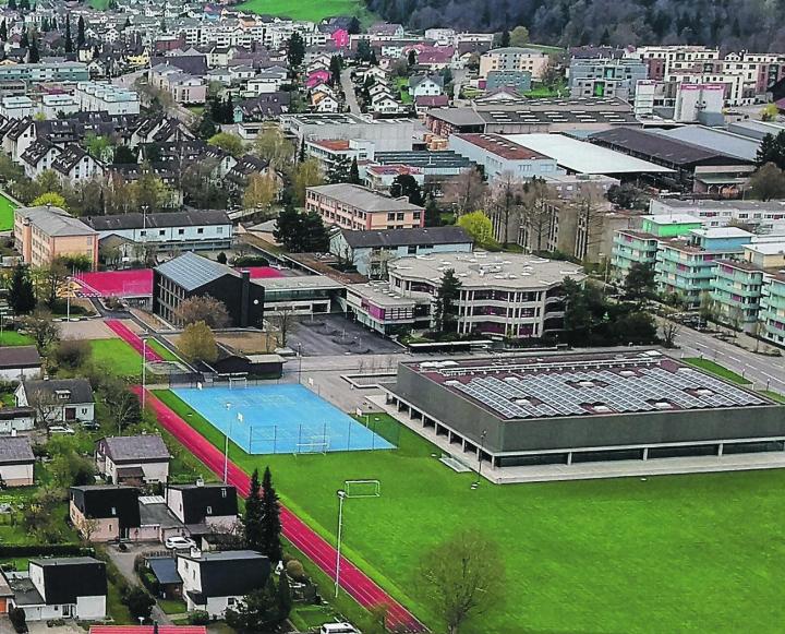 Beim Schulhaus Löhracker sollen drei neue Gebäude gebaut werden. Archivbild: EAZ