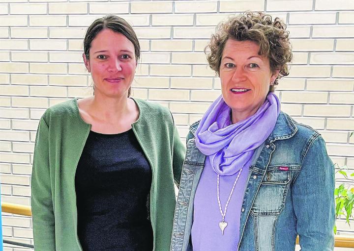 Sozialarbeiterin Denise Schenk und die Aadorfer Gemeinderätin Monika Roost-Brunner (Ressort Gesellschaft und Gesundheit). Bild: zVg