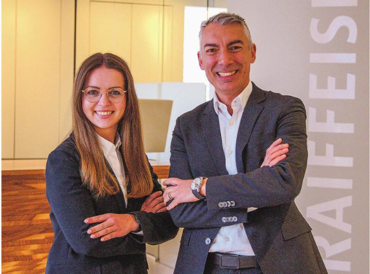 Die Vorsorge-Experten der Raiffeisenbank Aadorf v.l.n.r.: Linda Meile, Individualkundenberaterin; Donato Blasucci, Berater Vorsorge und Versicherung, Leiter Geschäftsstelle Elgg.