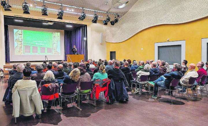 Die Infoveranstaltung im Werkgebäude war gut besucht. Bild: Nicole Widmer