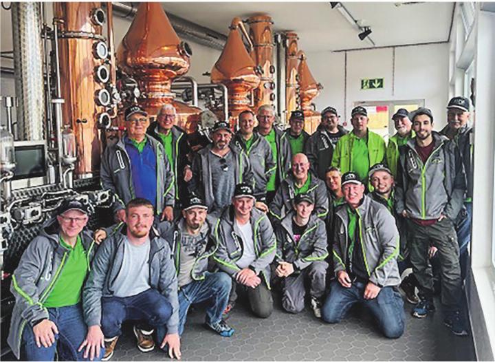 Der MTV Hagenbuch besuchte die Z’Graggen Distillerie in Lauerz.