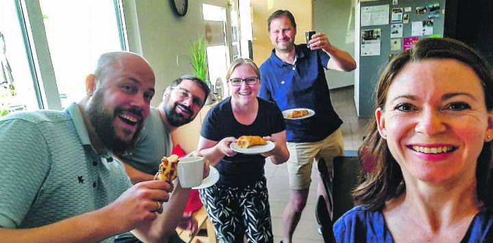 «Zurück ins (Co)Working» – Bei Kaffee und Gipfeli starteten die Coworker der WorkLounge Aadorf gemeinsam in die Zeit nach den Sommerferien. Bild: zVg