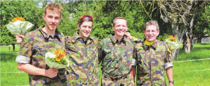 Andreas Bichsel, Tagessieger Lukas Rutishauser, Reto Hauser und OK-Präsident Adrian Schläpfer (von links). Bild: Kurt Lichtensteiger