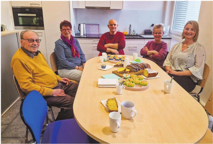 Die Besucherinnen und Besucher wurden mit feinem Kuchen und Getränken verwöhnt.