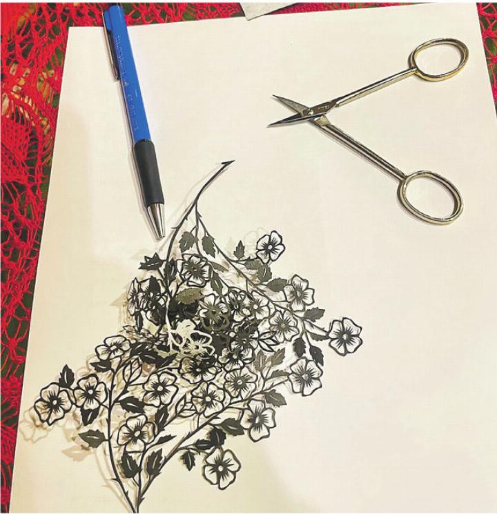 Es braucht nur Schere, Stift und Papier – und sehr viel Geschick und Phantasie.