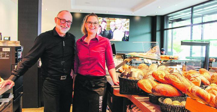 Inhaber und CEO Josef Neff sowie Verkaufsleiterin Astrid Schilling und Team heissen Sie willkommen im Panetarium Elgg. Bild: