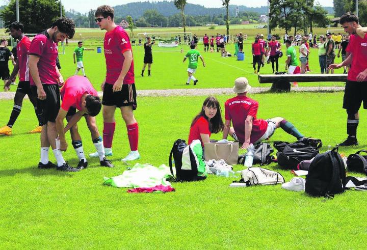 Das Grümpelturnier Elgg – liebevoll «Grümpi Elgg» genannt – bringt unter dem Motto «meh als nur Fuessball» Sport, Spass und Geselligkeit auf dem Sportplatz zusammen. Bild: Archivbilder EAZ
