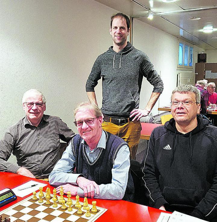 Das Stammteam von Raiffeisen Aadorf: Paul Frischknecht, Karl Brunner, Volker Stief (sitzend von links) und Raphael Golder. Bild: zvg