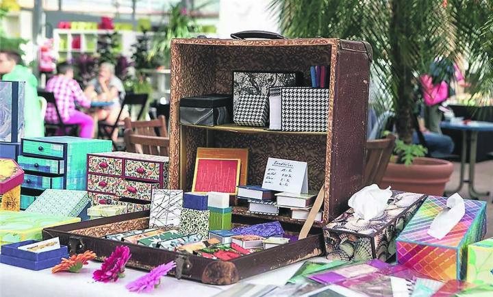 Rund 20 Ausstellende präsentieren beim beliebten Koffermarkt ihre mit viel Liebe und Geschick gefertigten Produkte. Bild:zVg