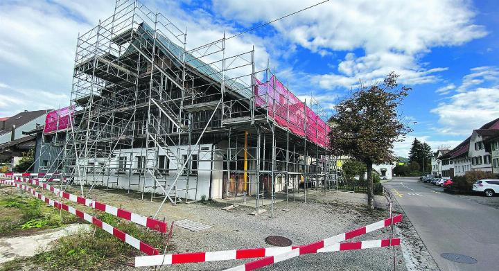 Die sechs Wohnungen im Flarzhaus Hintergasse 15 sollen wiederhergestellt werden. Wie schnell, hängt auch vom Zürcher Heimatschutz ab. Bild: Markus Koch