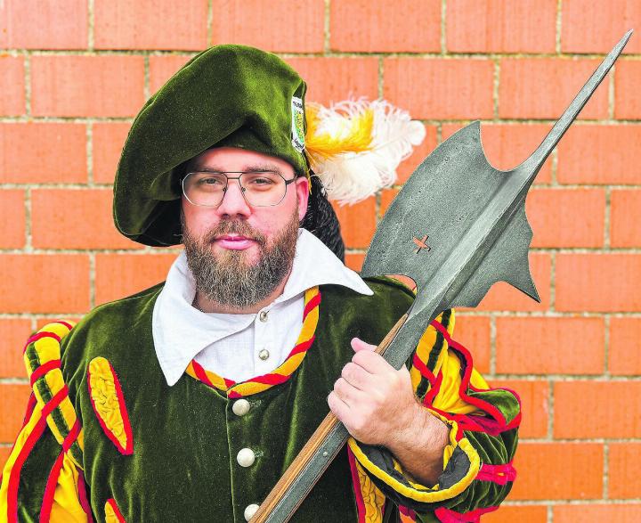 Philipp Wittwer aus Helsighausen ist seit sieben Jahren begeistertes Mitglied der Thurgauer Landsknechte und an verschiedenen Auftritten dabei. Bild: Werner Lenzin