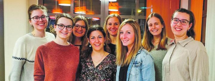 Ladina Kundert, Nadine Bluntschli, Claudia Stahel, Flurina Böhi, Evelyne Reusser, Nina Rebsamen, Sina Hasler und Graziella Widmer (von links). Bild: Laura V. Saxer