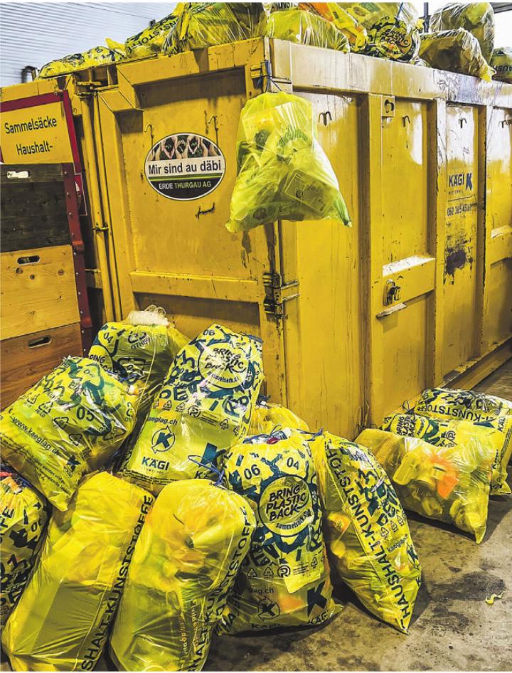 Die Kägi AG nimmt pro Jahr etwa 38’000 Kilo an gelben Sammelsäcken «bring Plastic back», von den Kunden entgegen.