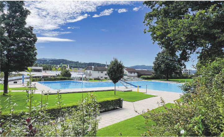 Am letzten Sonntag wäre im Freibad Heidelberg in Aadorf eigentlich Saisonschluss gewesen. Nun bleibt es jedoch mindestens eine Woche länger geöffnet. Bild: Bettina Sticher