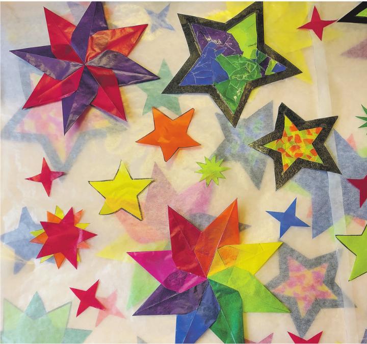 Stimmungsvolle Adventsfreuden in der Untermühle: Kaffee, Kuchen, Glühwein, Lebkuchenverzieren und das feierliche Entzünden des 14. Adventsfensters. Bild: zVg