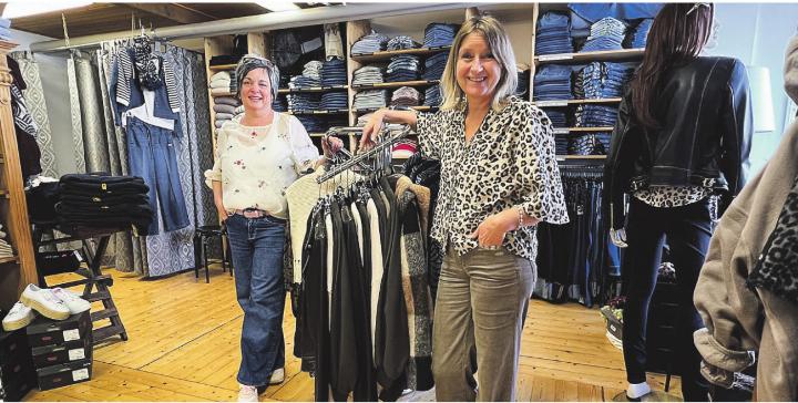 Das engagierte Team des American Drugstore Aadorf. Brigitte Bühler (rechts) und Tatjana Heider. Bild: Bettina Sticher