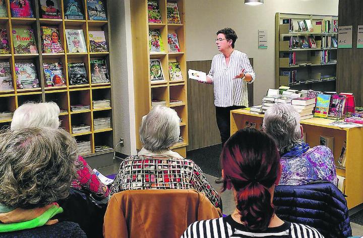 Daniela Binder stellt am Donnerstag, 8. Mai, 19.30 Uhr in der Bibliothek Elgg 20 Neuerscheinungen vor. Bild: Archivbild EAZ