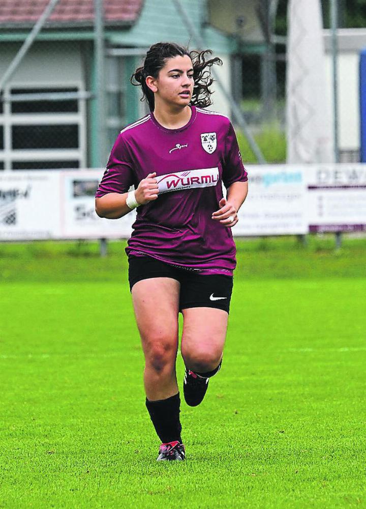 Schon als Kind war Barbara Rossi kaum vom Ball zu trennen. Heute verwirklicht sie ihre Leidenschaft als Spielerin auf dem Fussballplatz. Bild: zVg