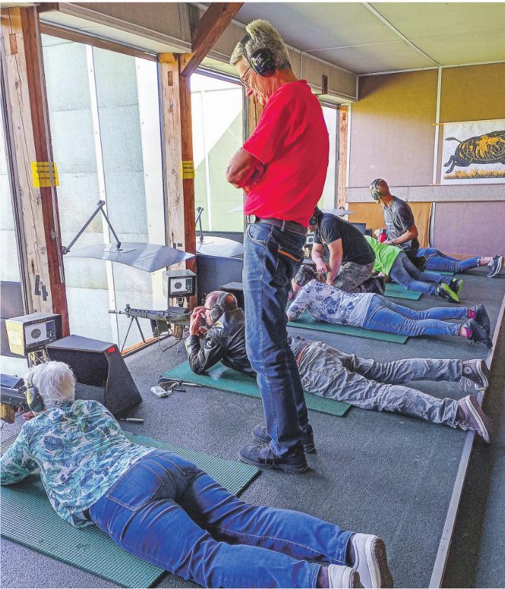 Konzentriert wurde geschossen und darauf geachtet, dass alles sicher abläuft. Bild: zVg