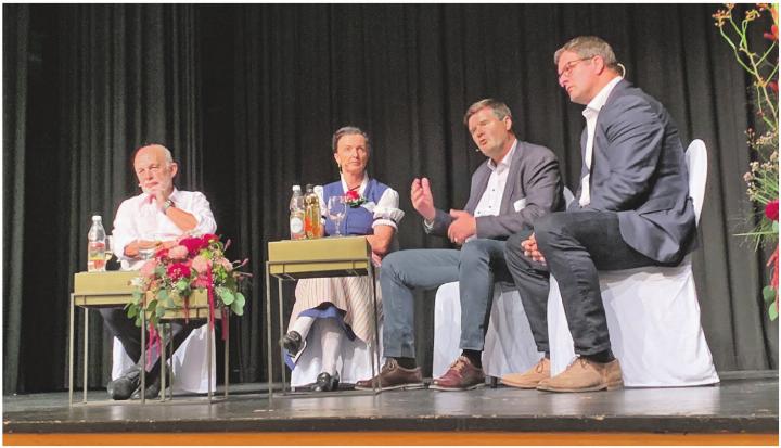 Ueli Maurer, Irma Schatt, Hansjörg Brunner, Manuel Strupler während der Diskussion (von links nach rechts). Bild: Rafael Lutz