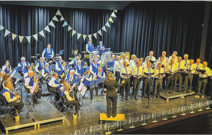 Höhepunkt und Grande Finale des Abends war der gemeinsame Auftritt von Musikgesellschaft und Männerchor Aadorf. Höhepunkt und Grande Finale des Abends war der gemeinsame Auftritt von Musikgesellschaft und Männerchor Aadorf.