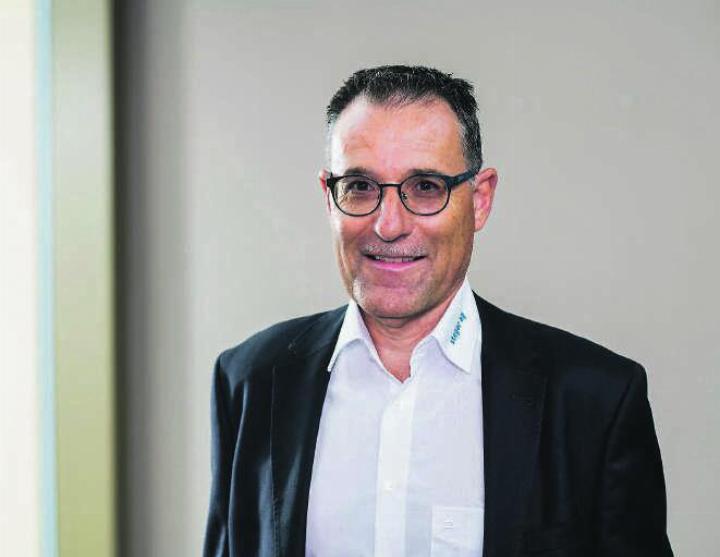 CEO Jürg Widerin legt den Grundstein für die Viertagewoche. Bild: zvg