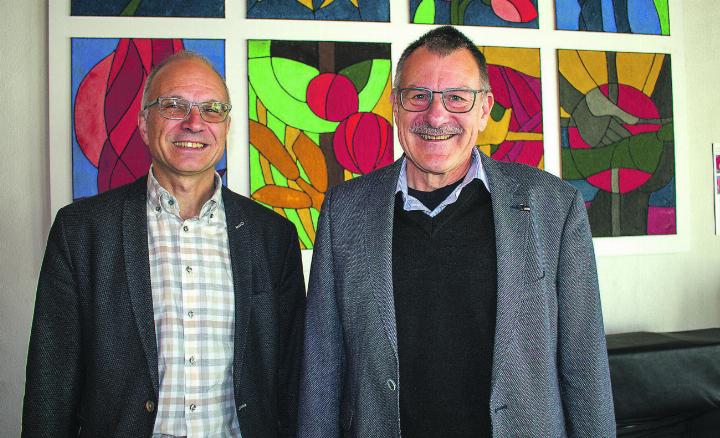 Andreas Ruckstuhl (links) mit dem vor seiner Pensionierung stehenden Gemeindeleiter Martin Pedrazzoli. Bild: zvg