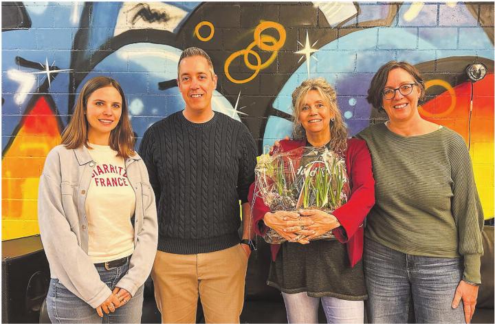 Die wiedergewählten Vorstandsmitglieder Jasmin Zimmermann (v.l.), Präsident Philipp Reininghaus und Michaela Geiser neben der zurücktretenden Sara von Siebenthal. Bild: Christina Avanzini Die wiedergewählten Vorstandsmitglieder Jasmin Zimmermann (v.l.), Präsident Philipp Reininghaus und Michaela Geiser neben der zurücktretenden Sara von Siebenthal. Bild: Christina Avanzini