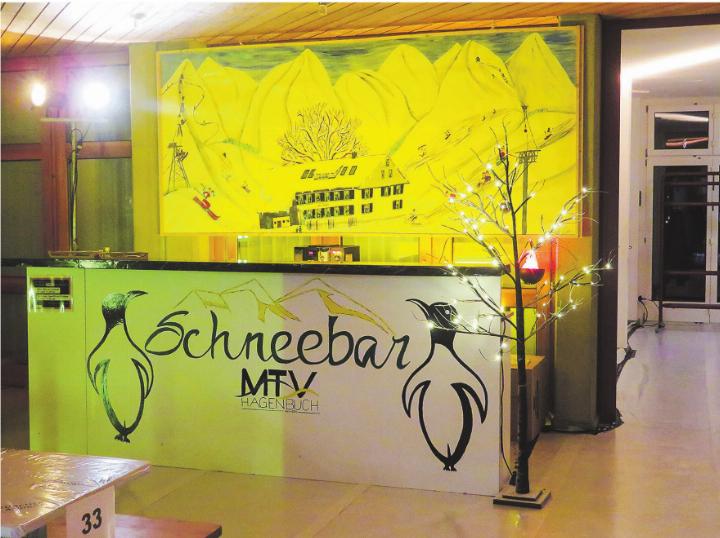 Après-Ski-Stimmung in der Turnhalle der Primarschule Hagenbuch.