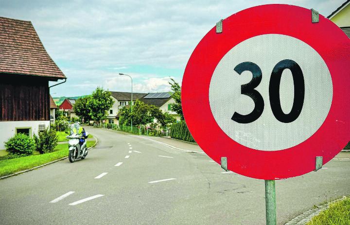 Eine temporäre Massnahme gegen den stark gestiegenen Ausweichverkehr. Bild: Marianne Burgener