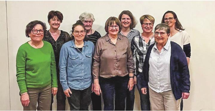 Die anwesenden Ehrenmitglieder inklusive Neuzugang Kathrin Bosshard (hinten rechts).