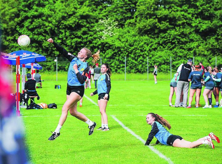 Diepoldsaus Frauen gewinnen doppelt und festigen ihren Platz als erste Verfolgerinnen von Kreuzlingen. Bild: Michael Gnos/Swiss Faustball