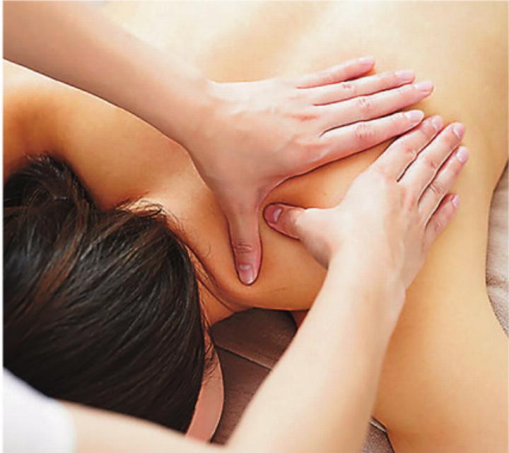 Ann Di Filippo vermittelt im Workshop leicht umsetzbare Massage-Techniken für den Alltag. Bild: zVg