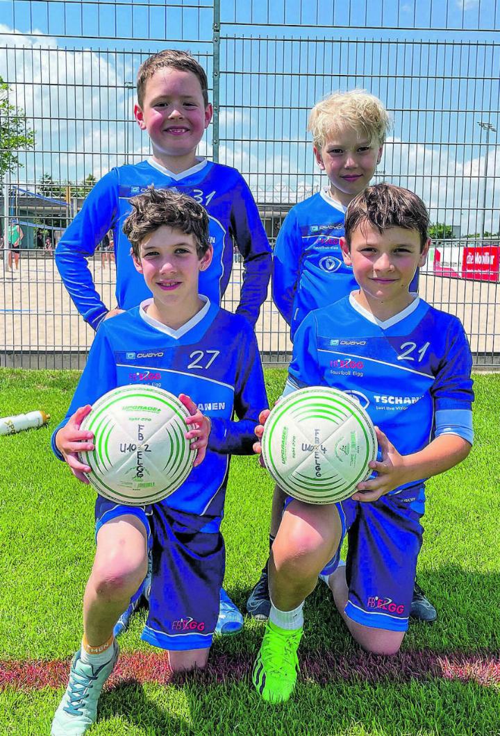 Tabellenspitze: FB Elgg U10 Adler, v.v.l.: Lukas Back, Luka Gasparevic, h.v.l. Cyril Schmid und Felix Kägi.