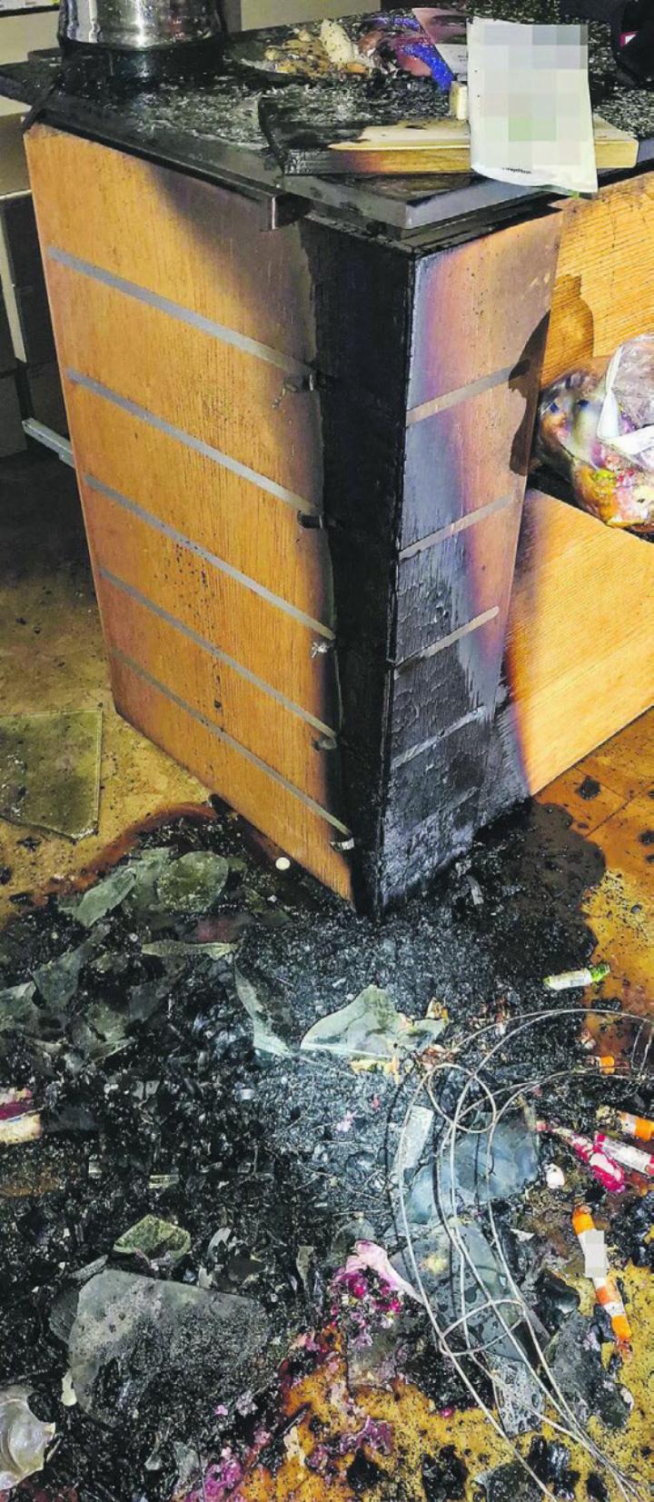 Resultat nicht gelöschter Kerzen auf einem Adventskranz in Bischofszell. Bild: zVg
