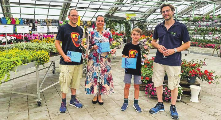 Lukas Blaser, Nadine Keiser, David Blaser und Alex Künzli bei der Preisübergabe. Bild: Cristina Blasucci