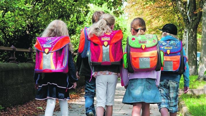 Für Kinder ist der Schulweg ein wichtiges Erlebnis, denn er trägt zur sozialen Entwicklung und Selbstständigkeit bei. Bild: Wikimedia