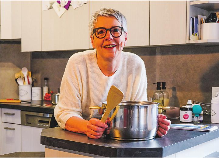 Die Hagenbucherin Barbara Russ stellte in einem TV-Format des Schweizer Fernsehens ihre Kochkünste unter Beweis – und wurde zur Gewinnerin der «Speckwoche» gekürt. Bild: Julia Mantel