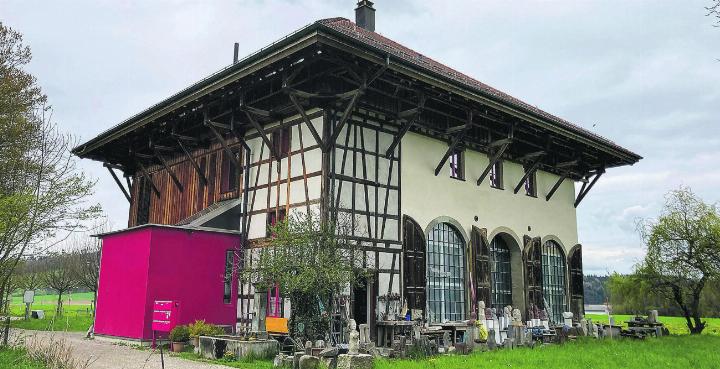 Historische Stoffmuster und Druckmodel aus der Sulzer-Rootfarb Aadorf: Einblick in die kunstvolle Vielfalt der Thurgauer Textilindustrie. Bild: zVg