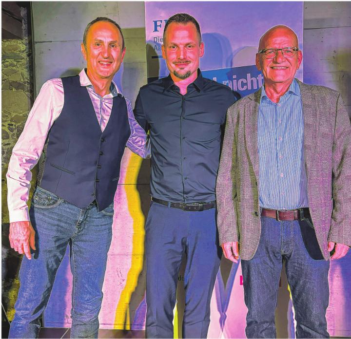 Von links nach rechts: Roland Gabriel, Präsident FDP Aadorf; Jonas Projer, Generalsekretär FDP Schweiz; Harry Stehrenberger, Präsident FDP Bezirk Münchwilen. Bild: zVg