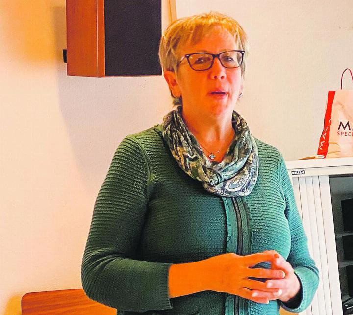 Referentin Dr. med. Doris Schneider-Bühler zum Thema Perfektionismus. Bild: Christa Hug