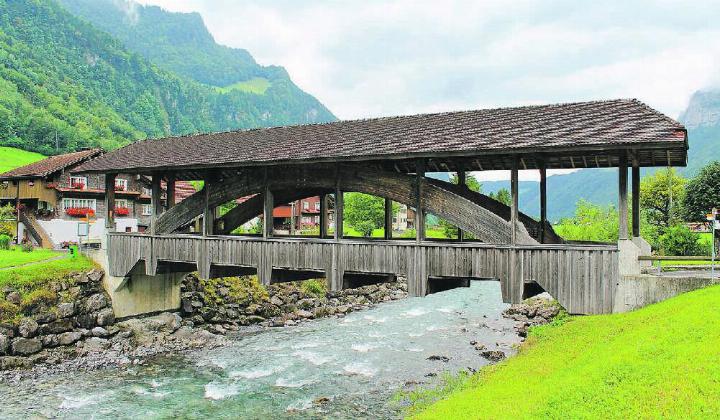 Brücke über die Muot, Kanton Schwyz, von der Herkunft Dr. Heinzers.