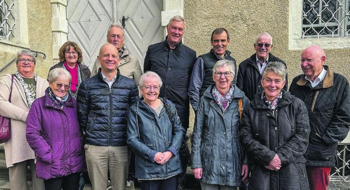 Pensionierte der ZLB mit Bankleiter Jürg Randegger bei der Kartause Ittingen. Bild: zVg.