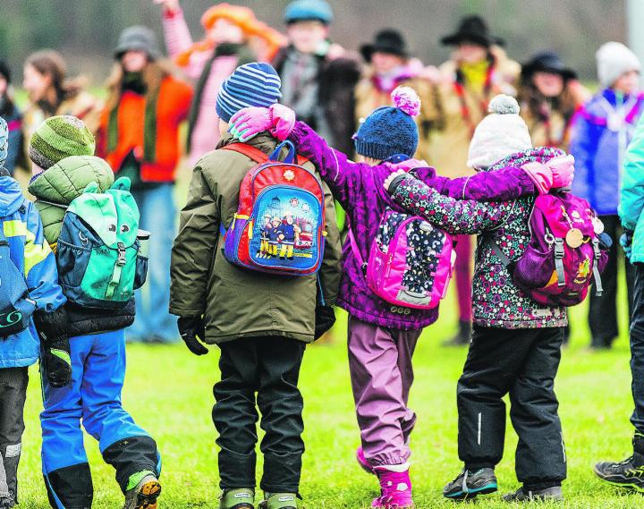 Gemeinschaft und Freundschaft: Die jungen Pfadis erleben Abenteuer Seite an Seite. Bild: Florian Koller / Sirius