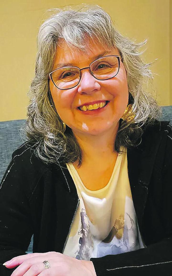 Verena Stalder-Müller dankt herzlich für die gute Zusammenarbeit und die vielen Zeichen der Wertschätzung zu ihrer Pensionierung. Bild: zVg
