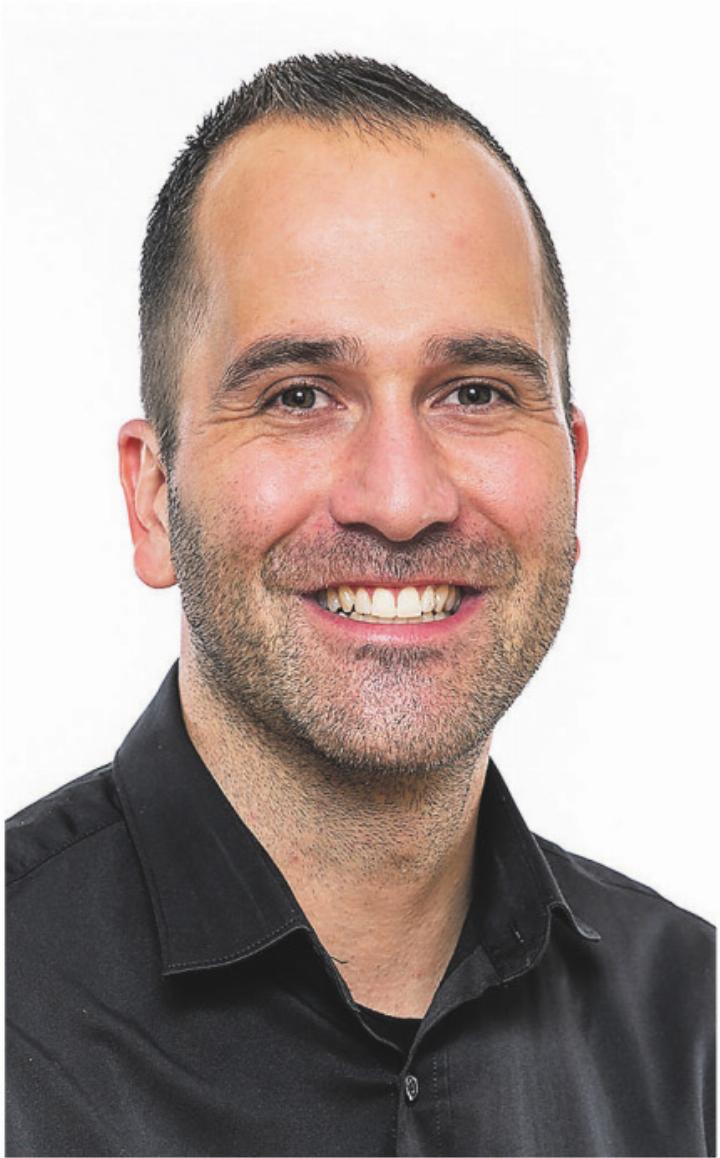 Dominik Bayer, Leiter Bildung der Schulen Aadorf, zieht Regeln für einen verantwortungsbewussten Handyumgang einem Verbot vor. Bild: zVg